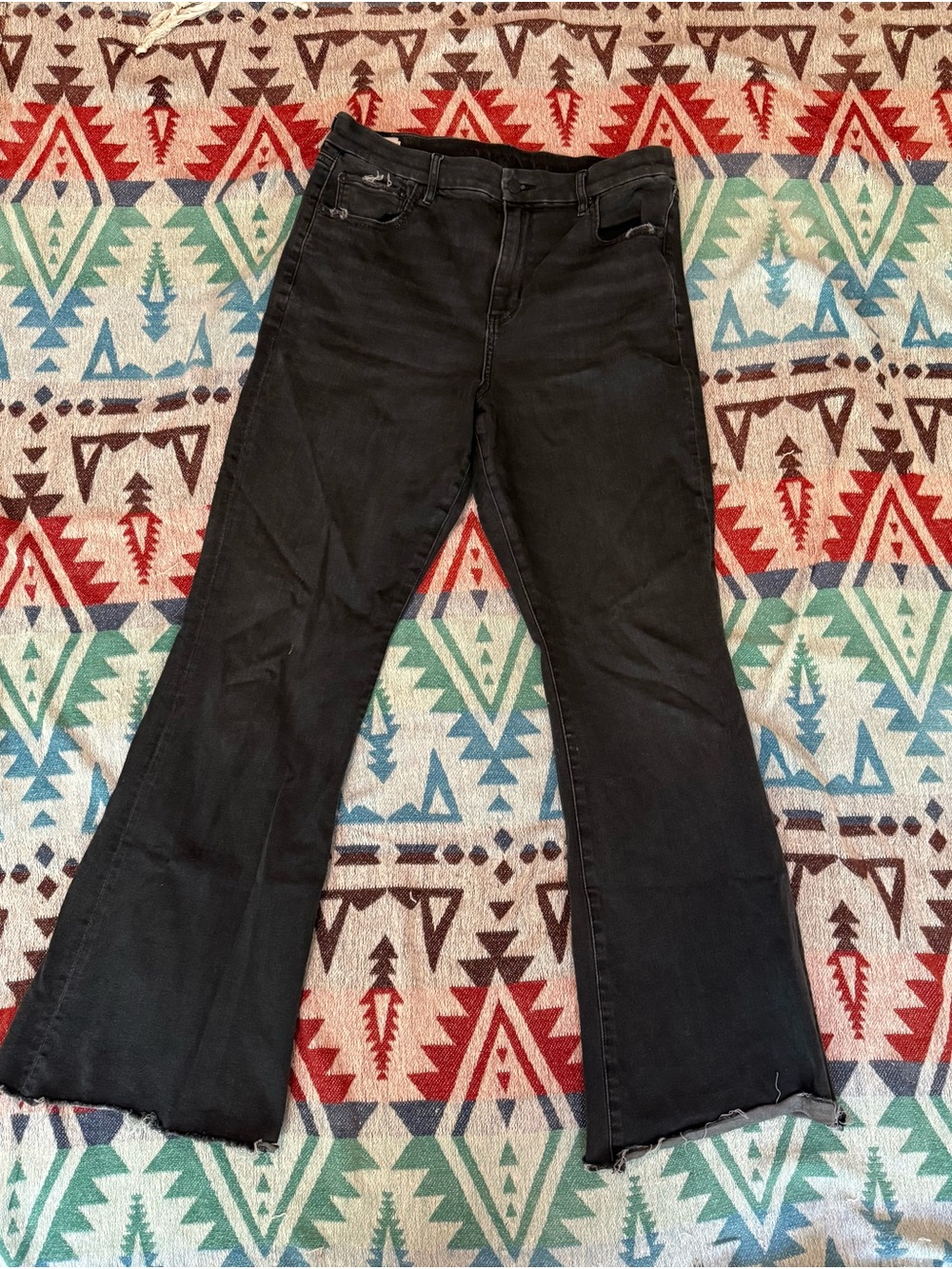 AE Next Level Curvy Super High-
Waisted Flare Jean